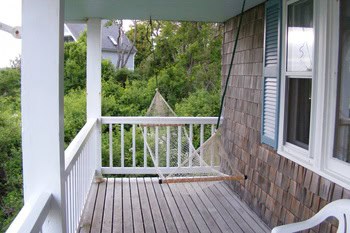right railings deck house